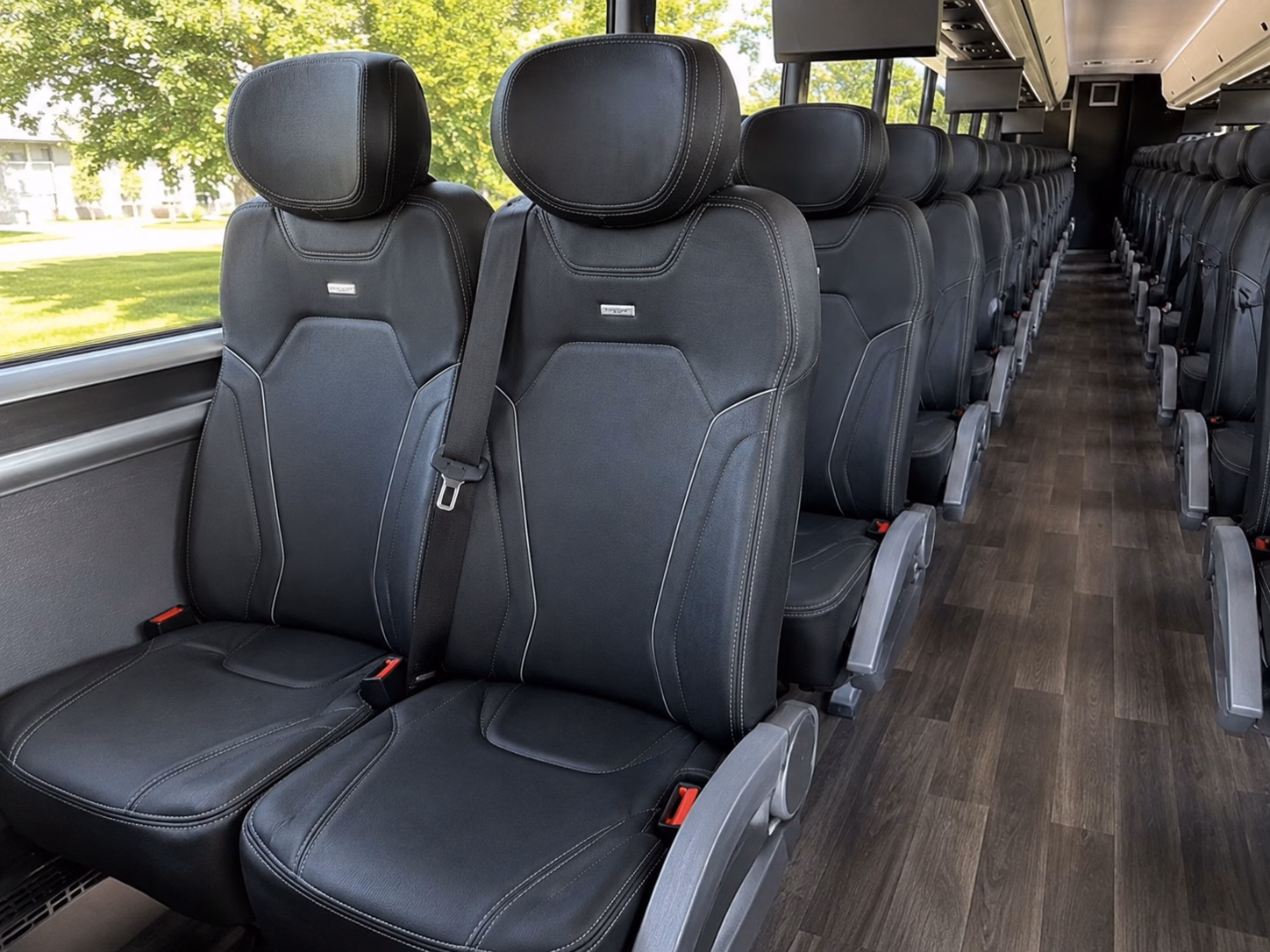 buses for salish lodge and snoqualmie valley wedding venues