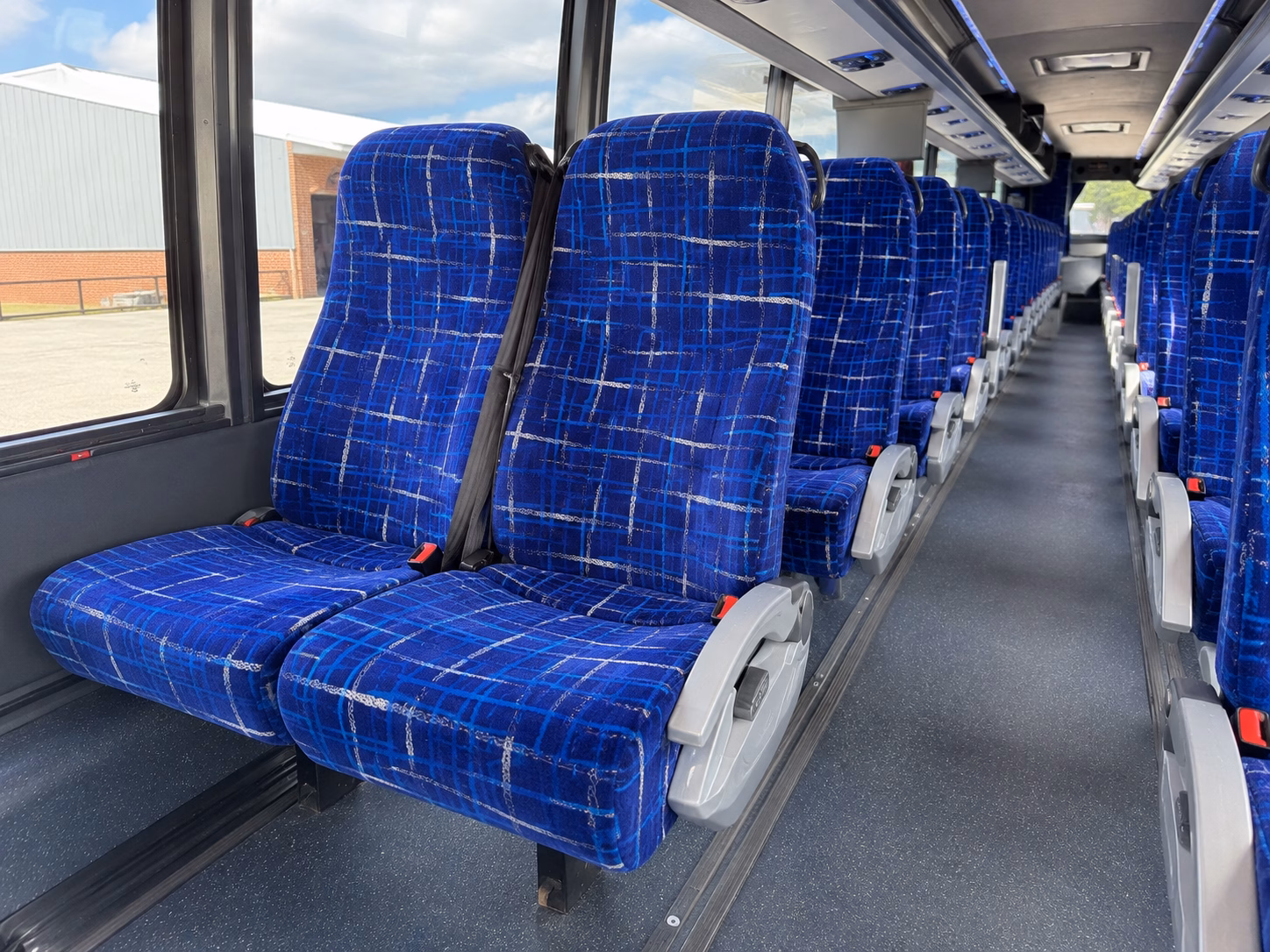 buses for wedding weekends at cedarbrook lodge and seatac area venues